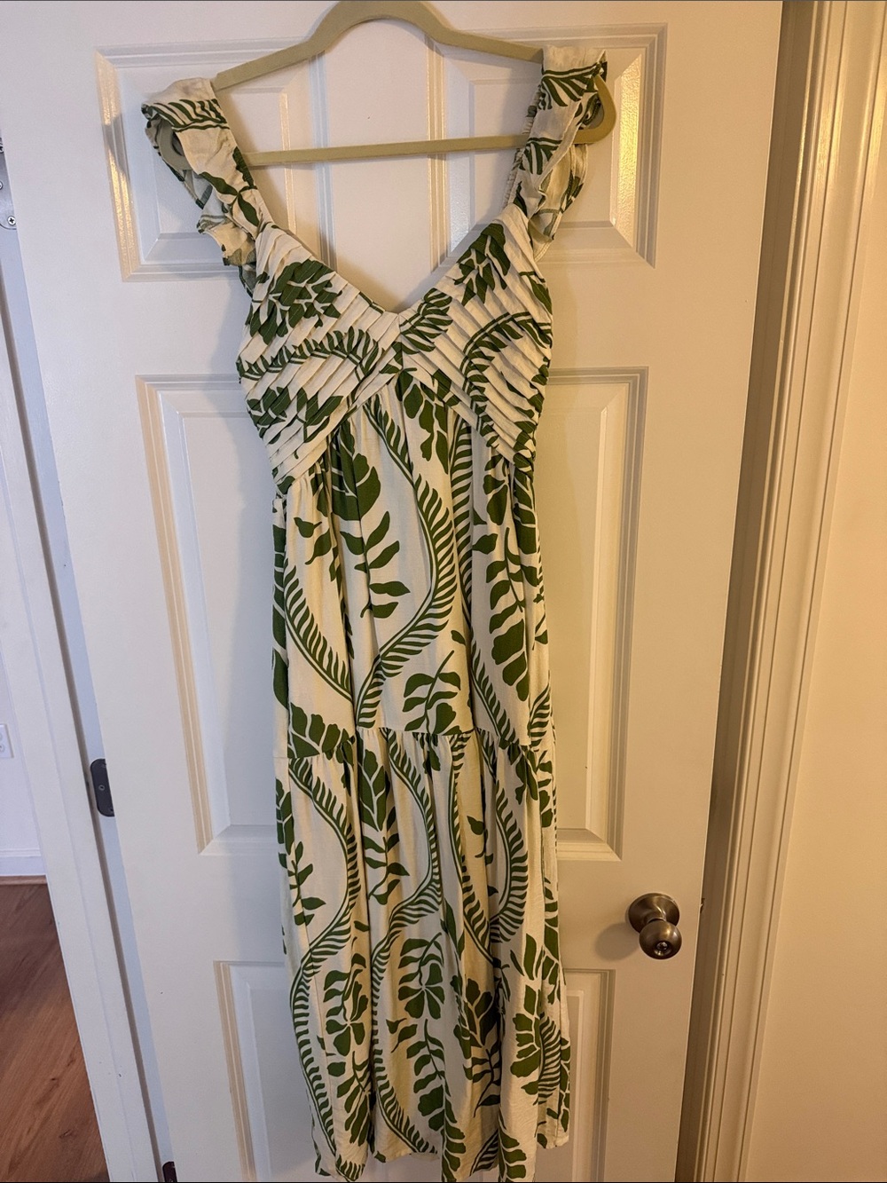THML Green Leaf Print Ruffled Strap Maxi Dress Sz Sm